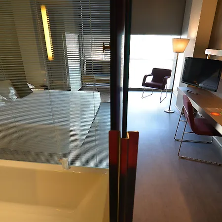 Soho 3*